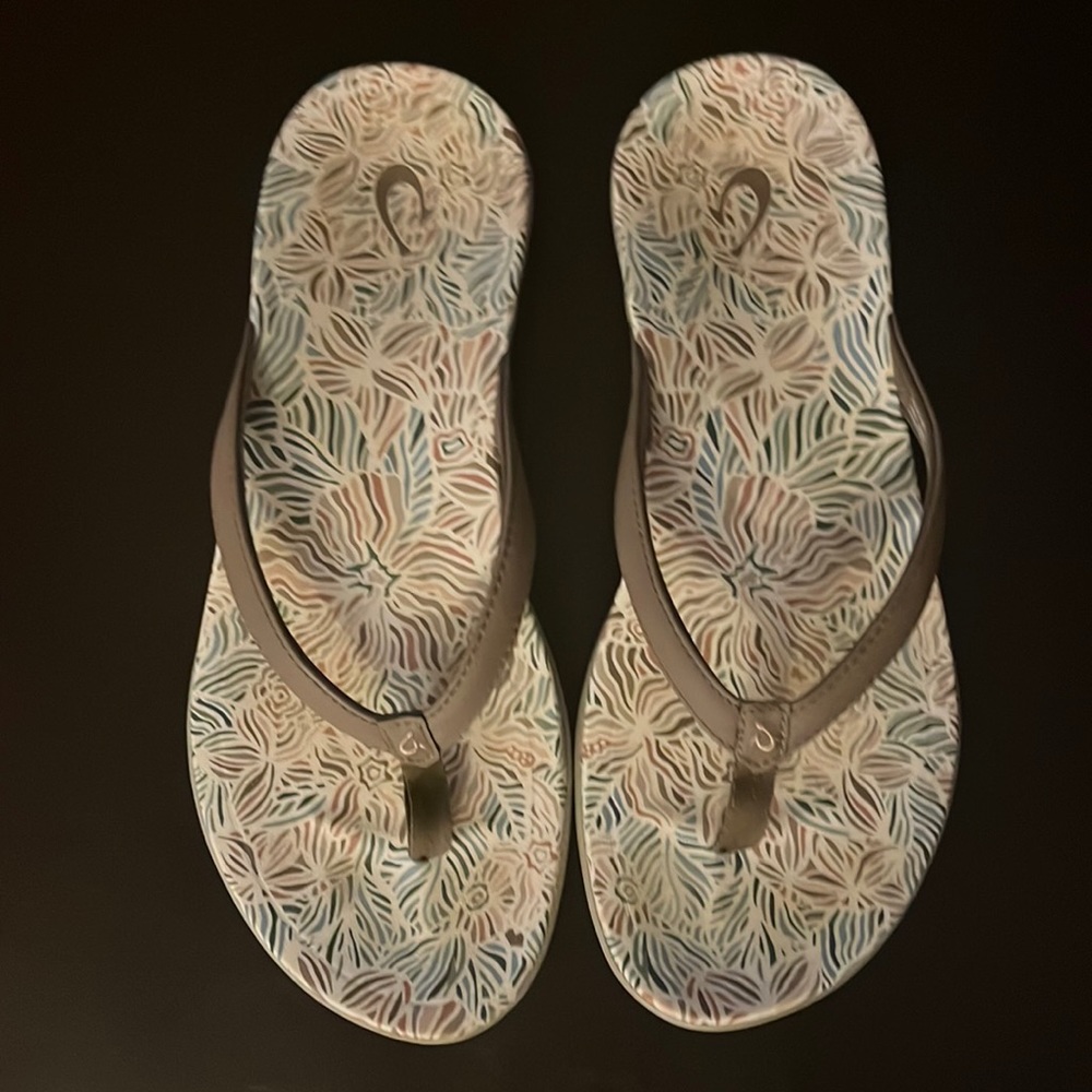 Olukai green flip flops 8